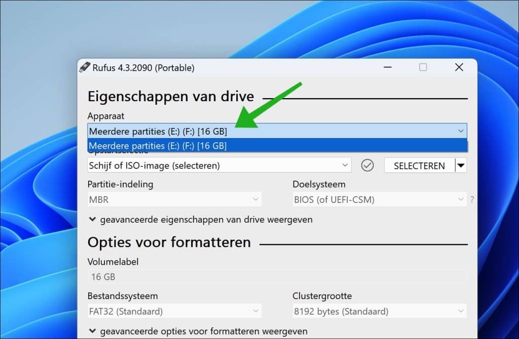 Selecteer vervolgens in Rufus de USB of externe SSD.